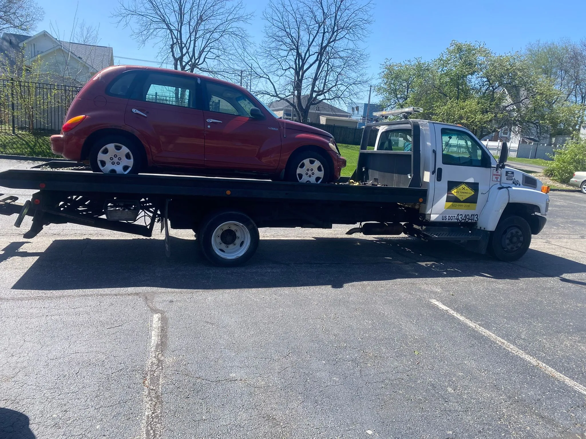 Safe Towing LLC tow truck serving St. Matthews area in Louisville, KY
