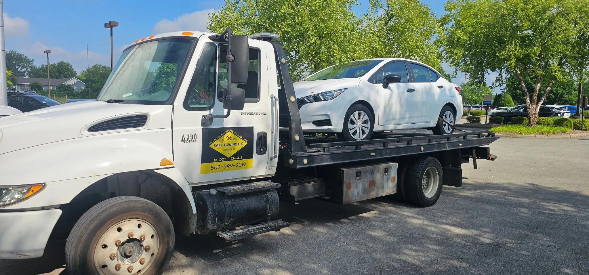 Safe Towing LLC tow truck serving Portland area in Louisville, KY